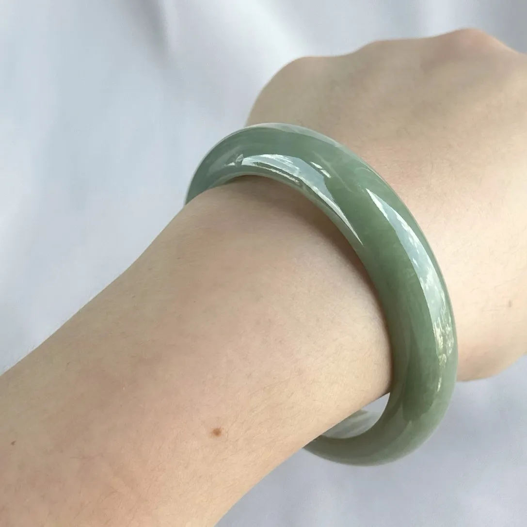 101157 57.5mm Olive Green Furong Base Jadeite Bangle