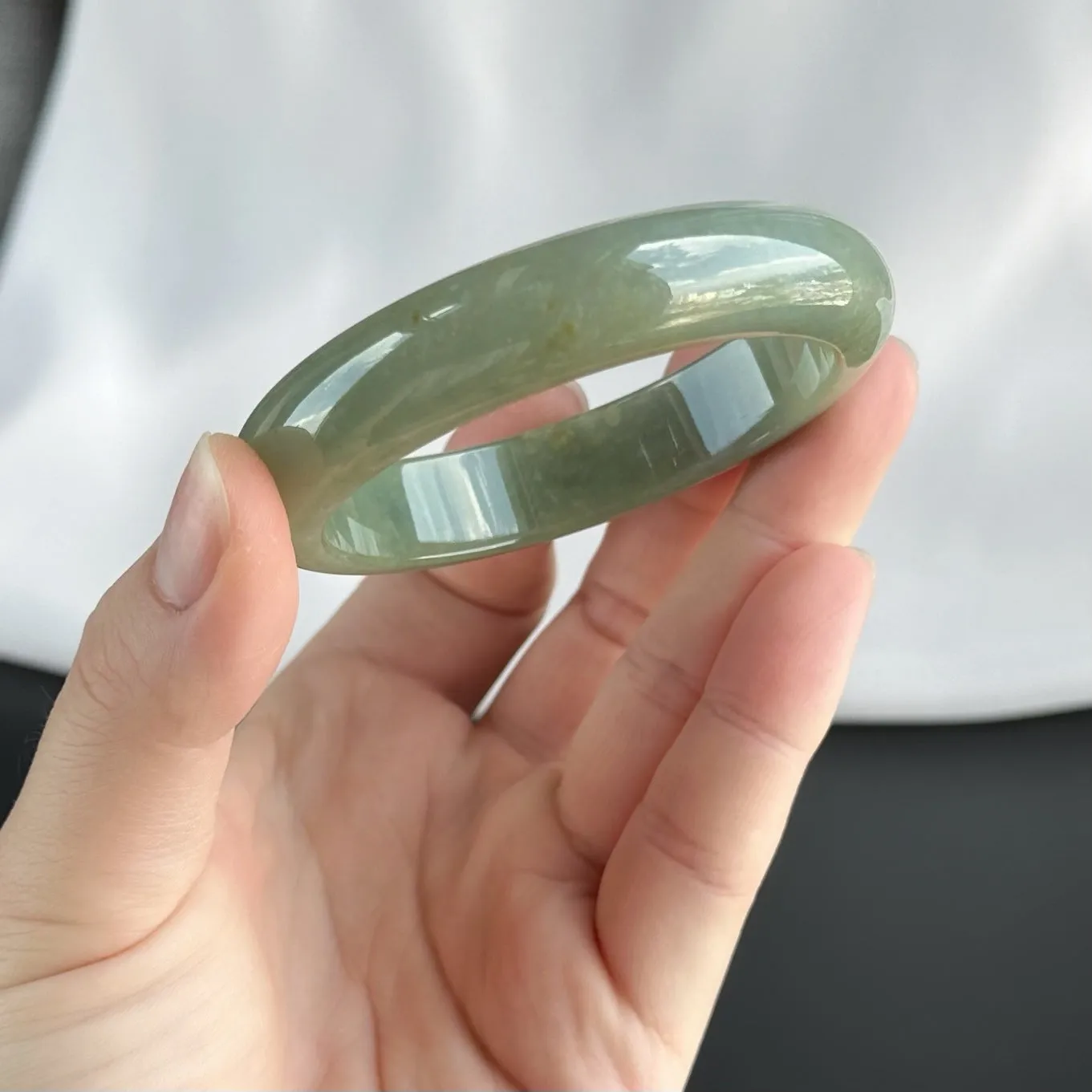 101157 57.5mm Olive Green Furong Base Jadeite Bangle
