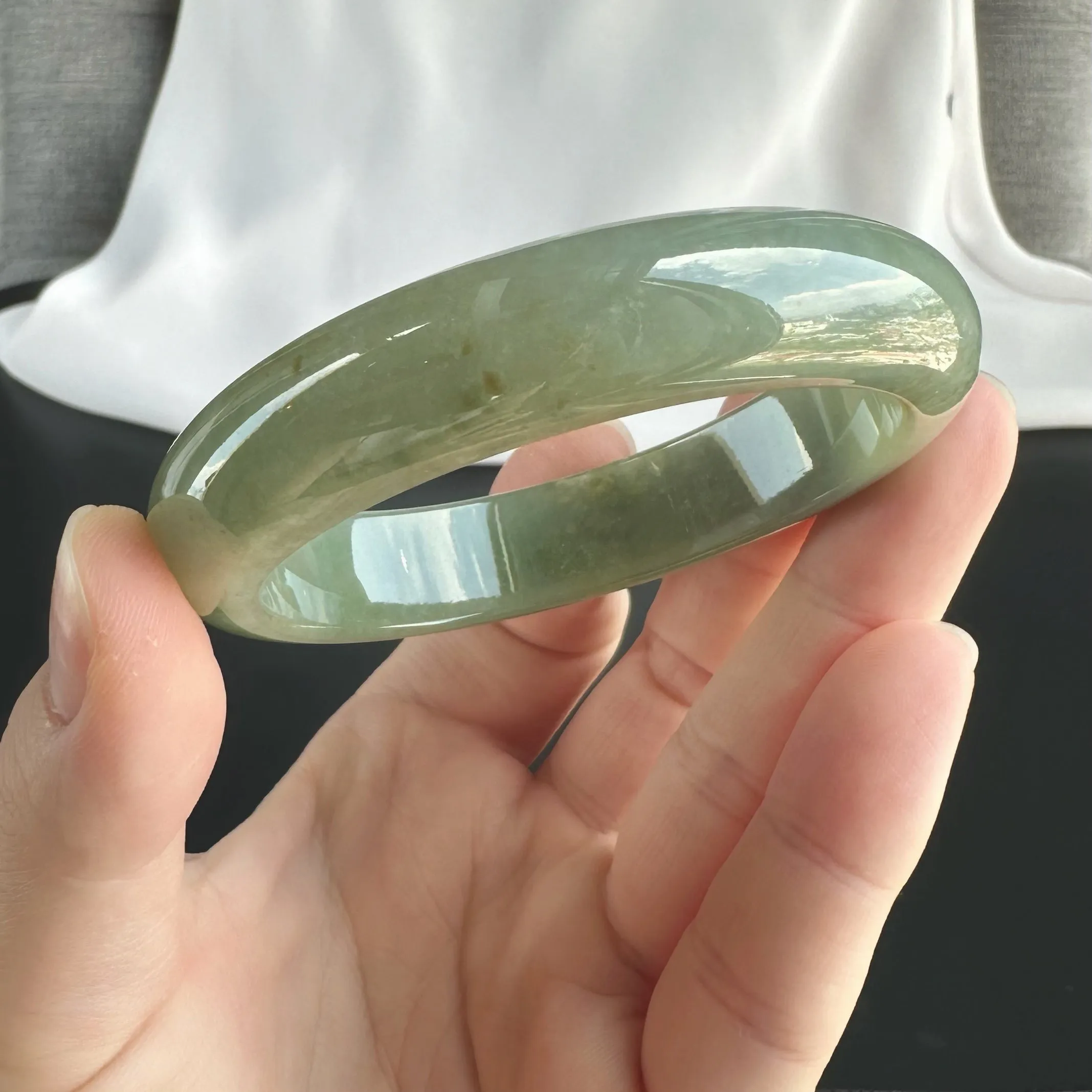 101157 57.5mm Olive Green Furong Base Jadeite Bangle