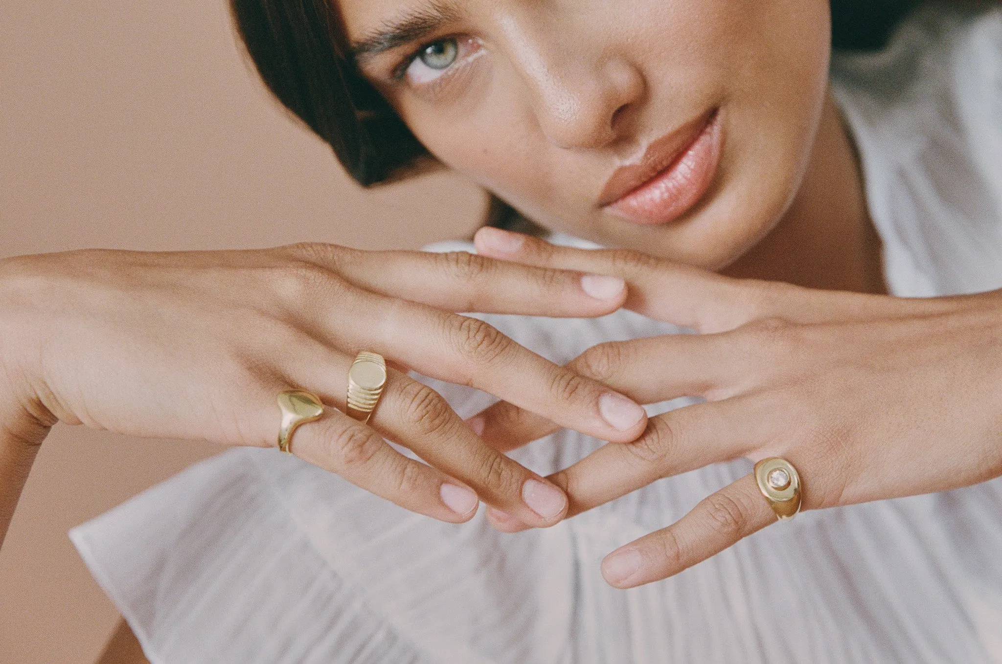 HERITAGE SIGNET PINKY RING - CLEAR