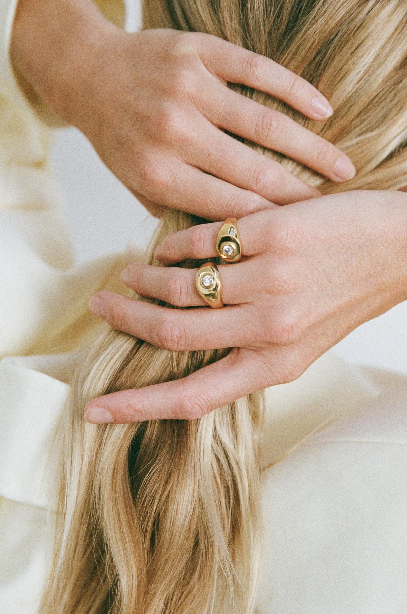 HERITAGE SIGNET PINKY RING - CLEAR