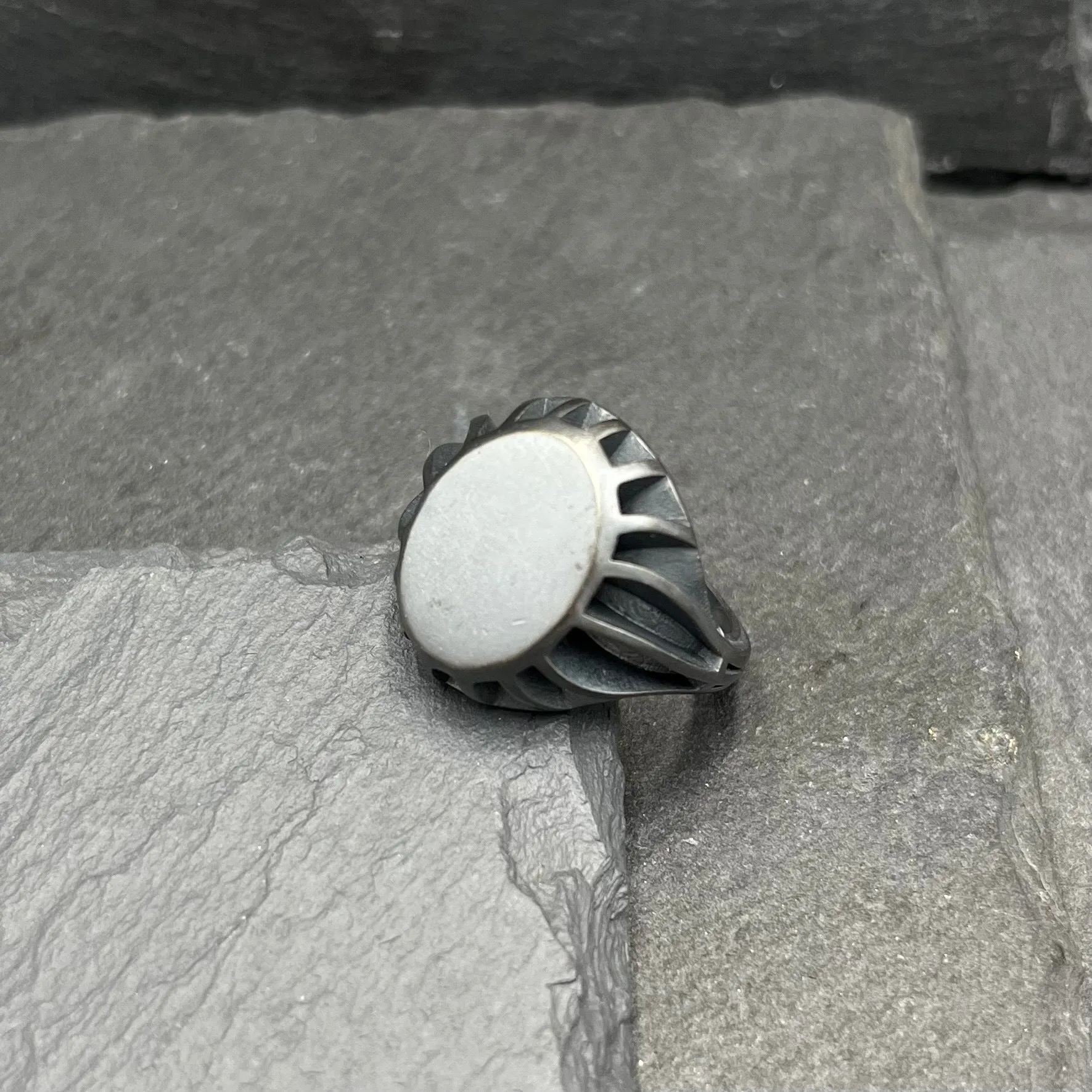 Pop Up Signet Ring