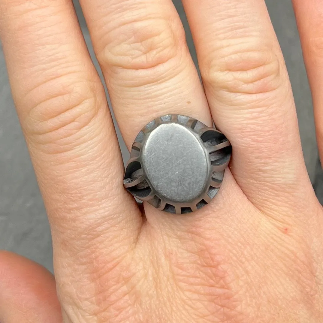 Pop Up Signet Ring